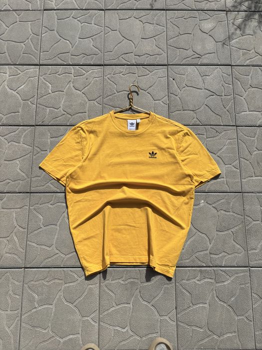 Футболка від adidas