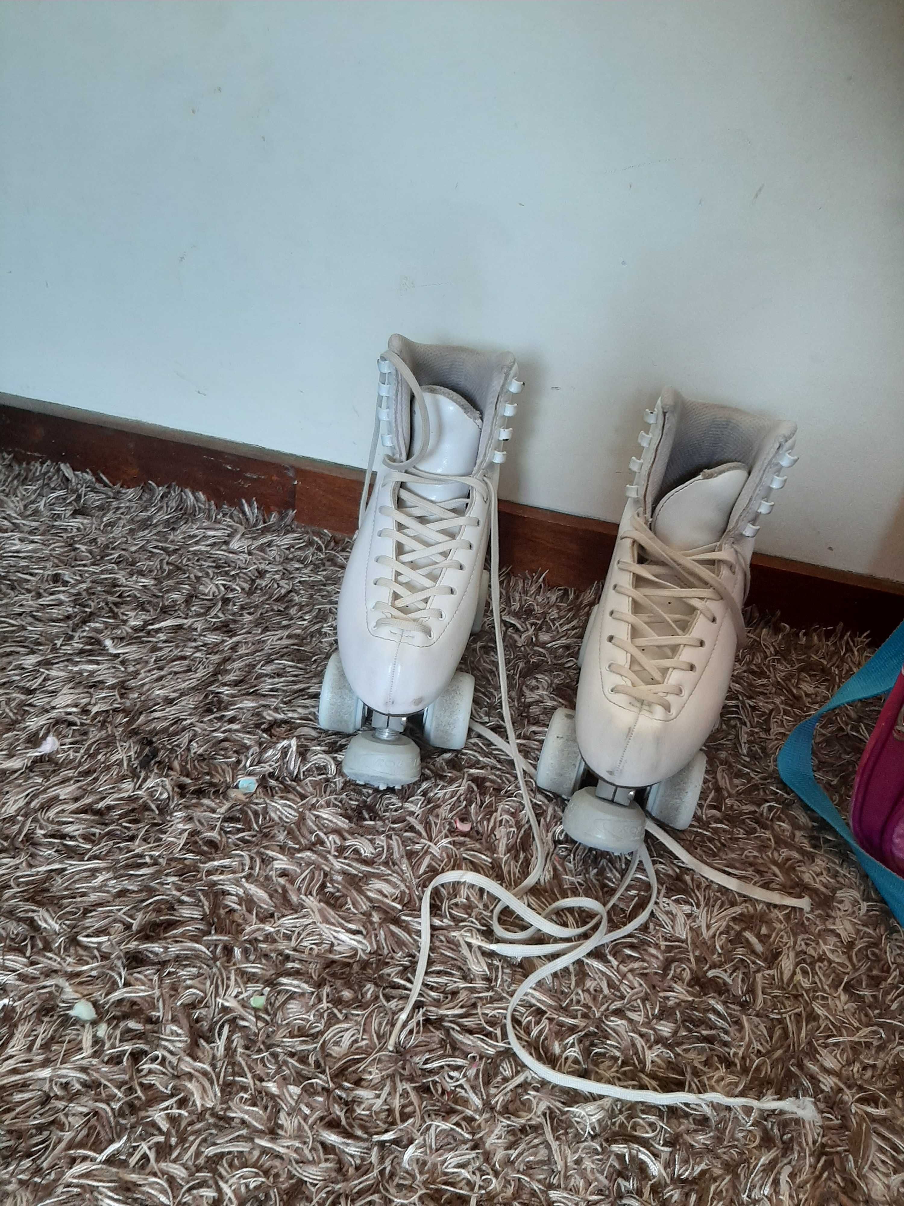 Patins patinagem artística.