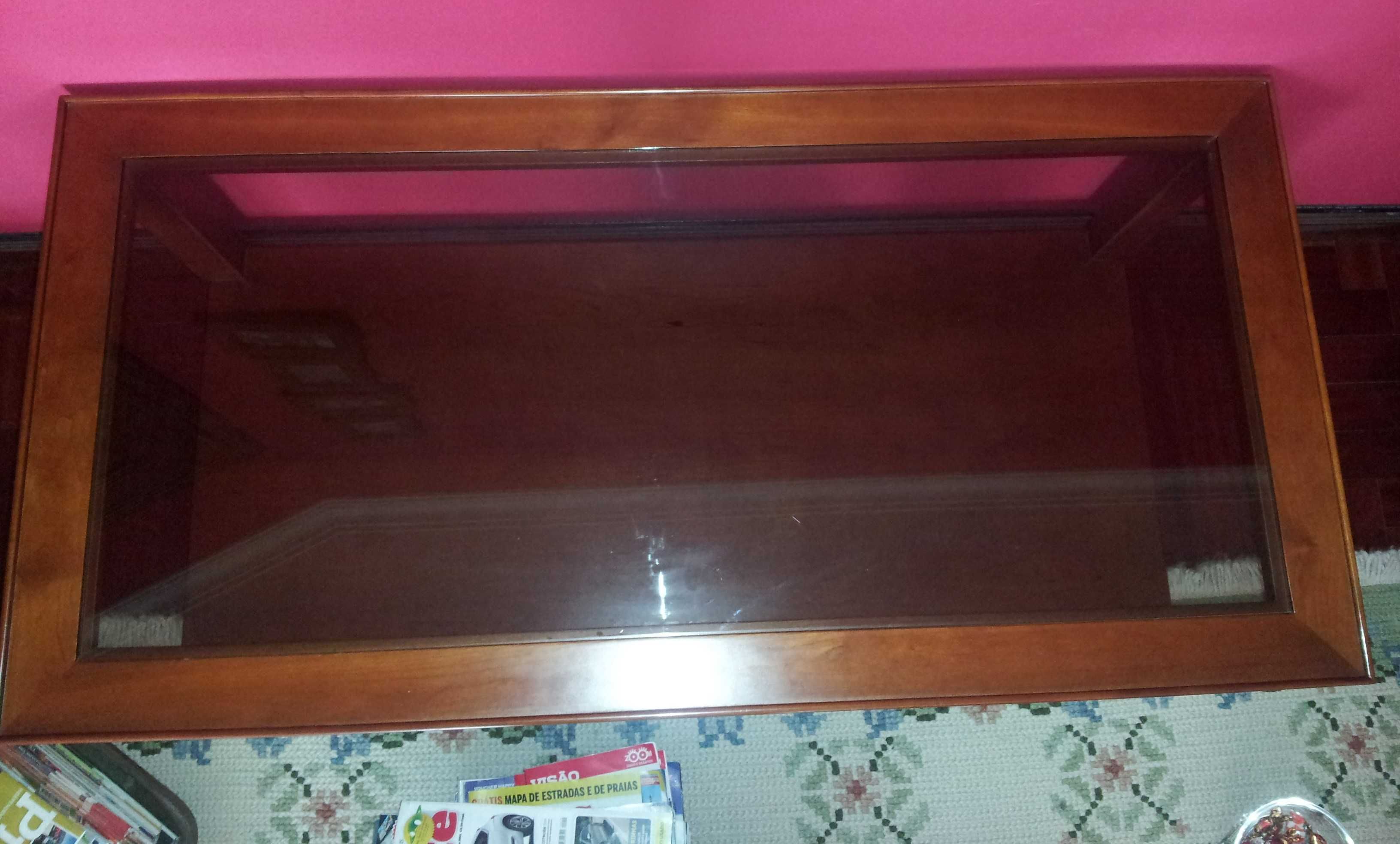 Mesa de centro em cerejeira com tampo em vidro