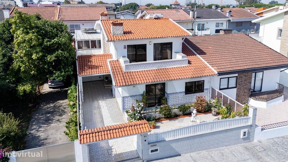 Moradia T3+1 em Moreira – Av. Fernando Pessoa, a 2 min do Metro de Ped