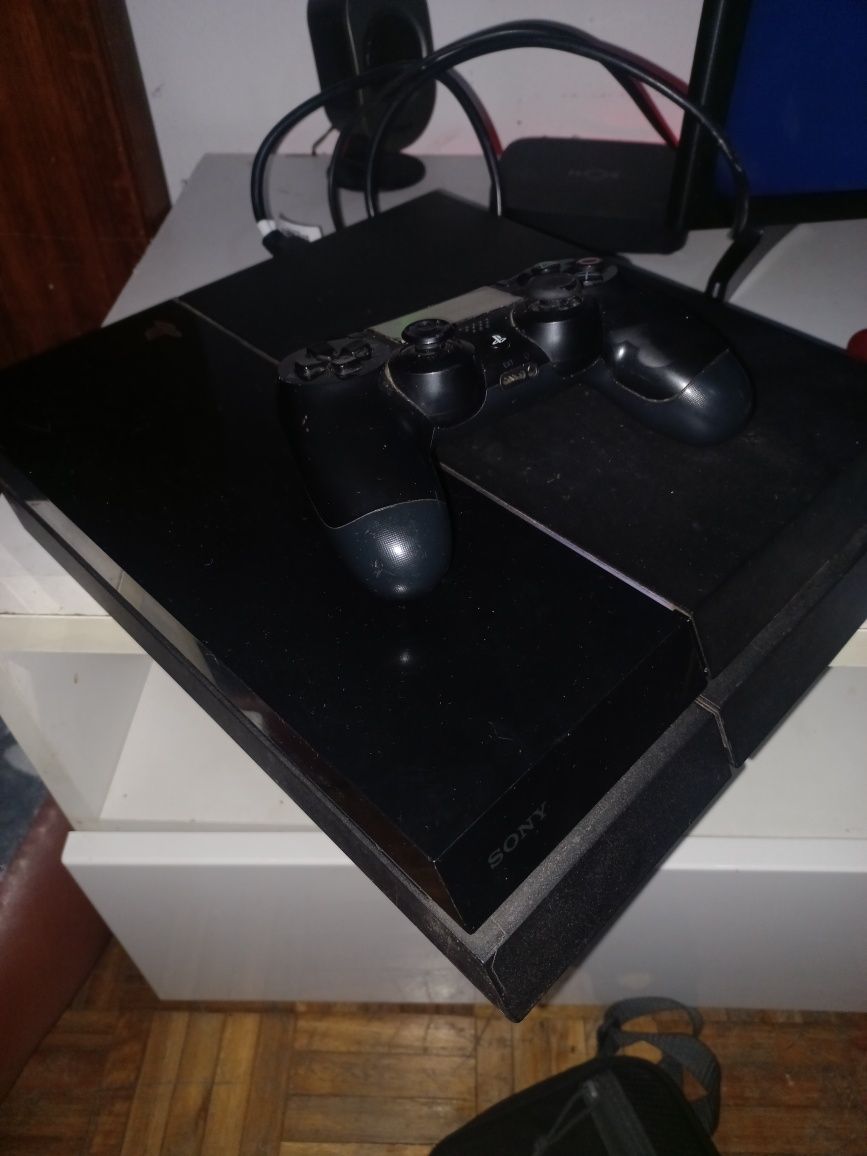 Play 4 com 1 comando