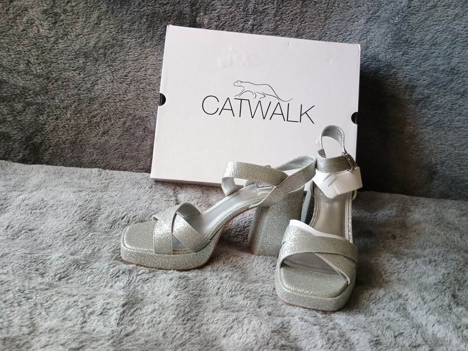Sandały na obcasie Catwalk