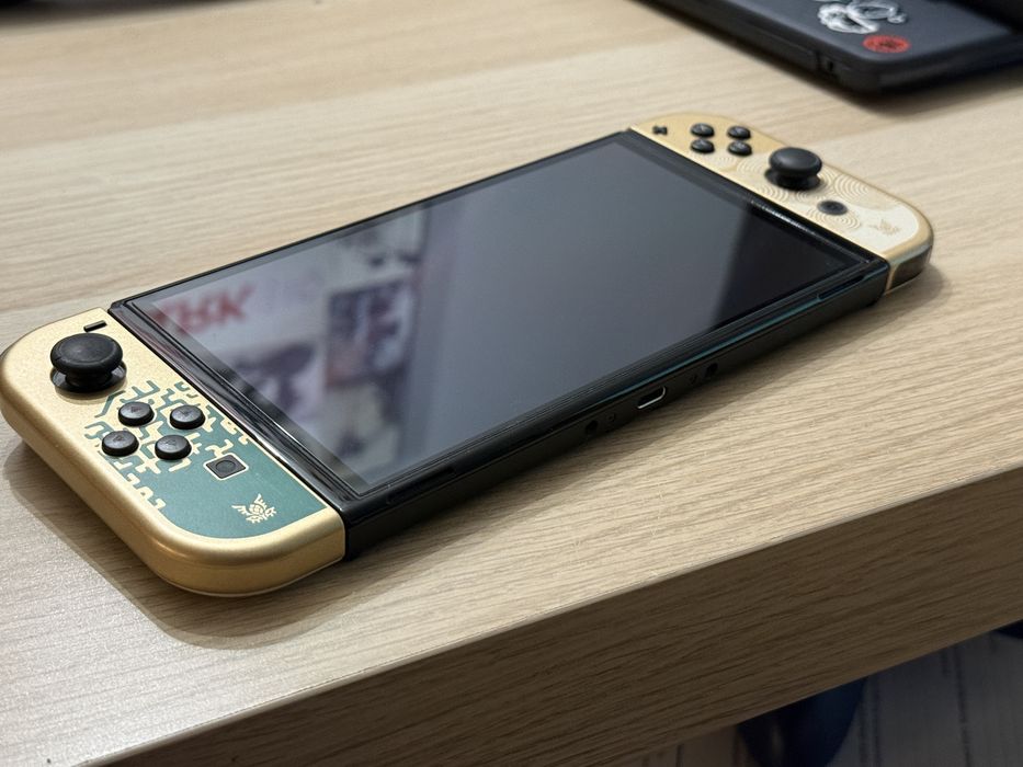 Switch OLED The Legend of Zelda: Tears of the Kingdome Edition + karta
