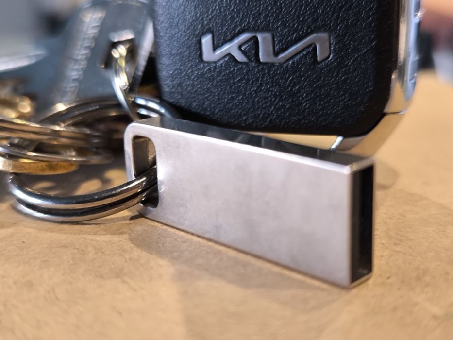 Pendrive 64GB kia Eniro Ym22 updated