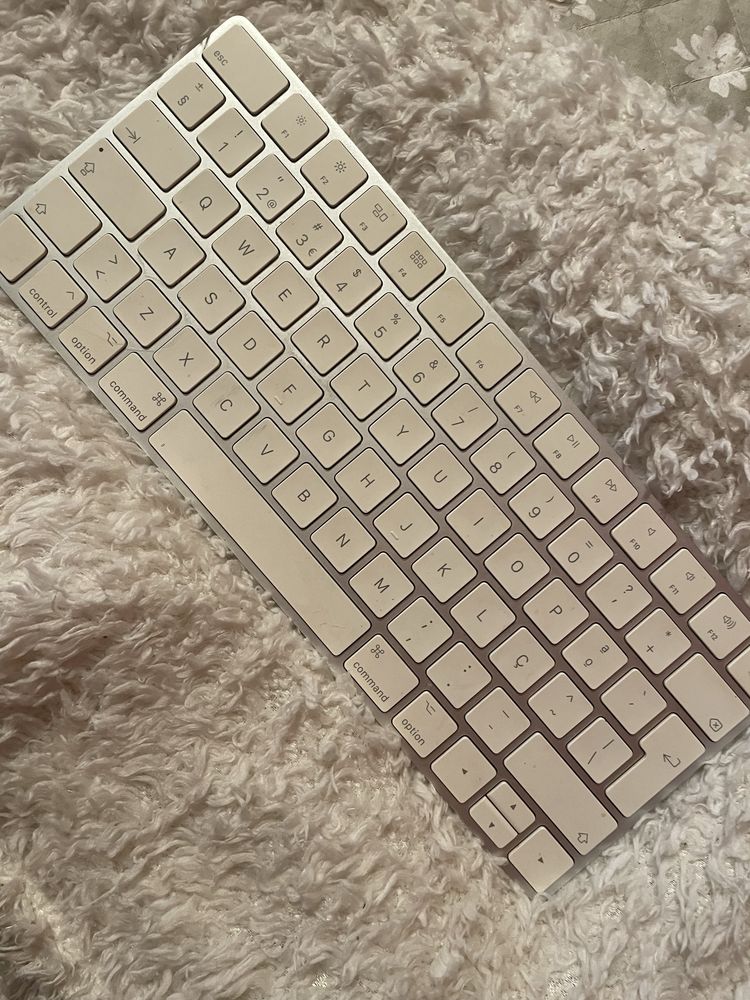 Keyboard apple como novo.