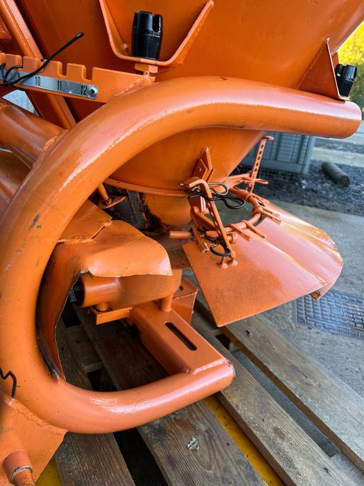 Розкидач 150L міндобрив