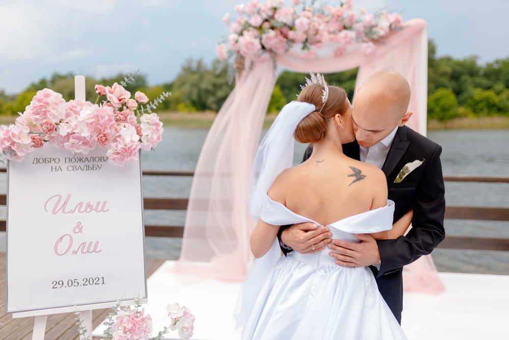 СВАДЕБНОЕ платье с шикарным шлейфом + подарок