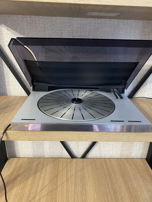 Виниловый проигрыватель Bang&Olufsen Beogram 7000