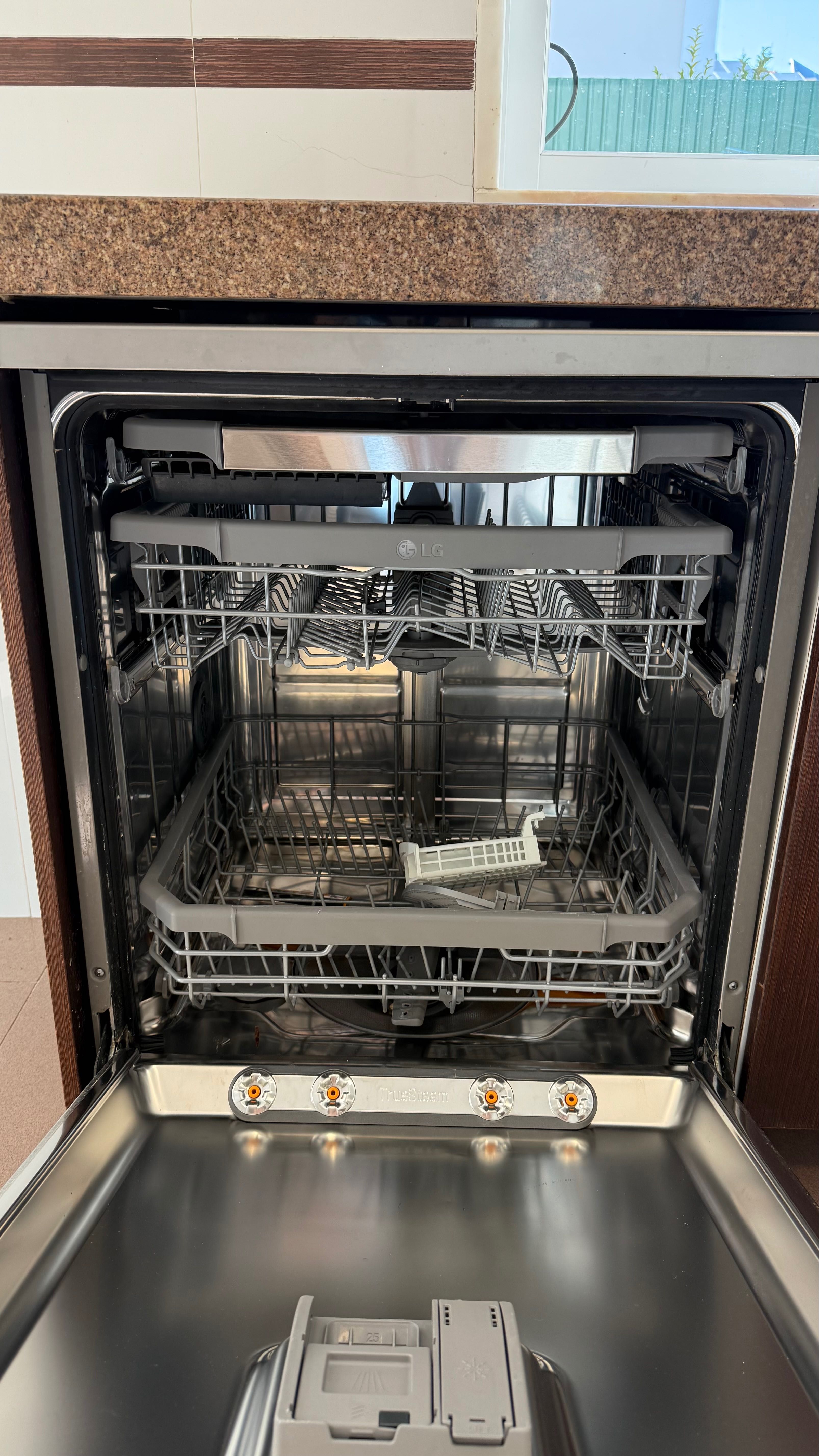 Máquina de Lavar Louça LG em Excelente Estado - 275€