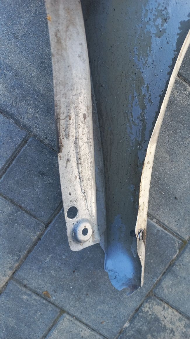 Vw touran 03-06 blotnik przedni lewy srebrny la7w