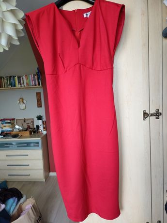 Czerwona, elegancka sukienka.