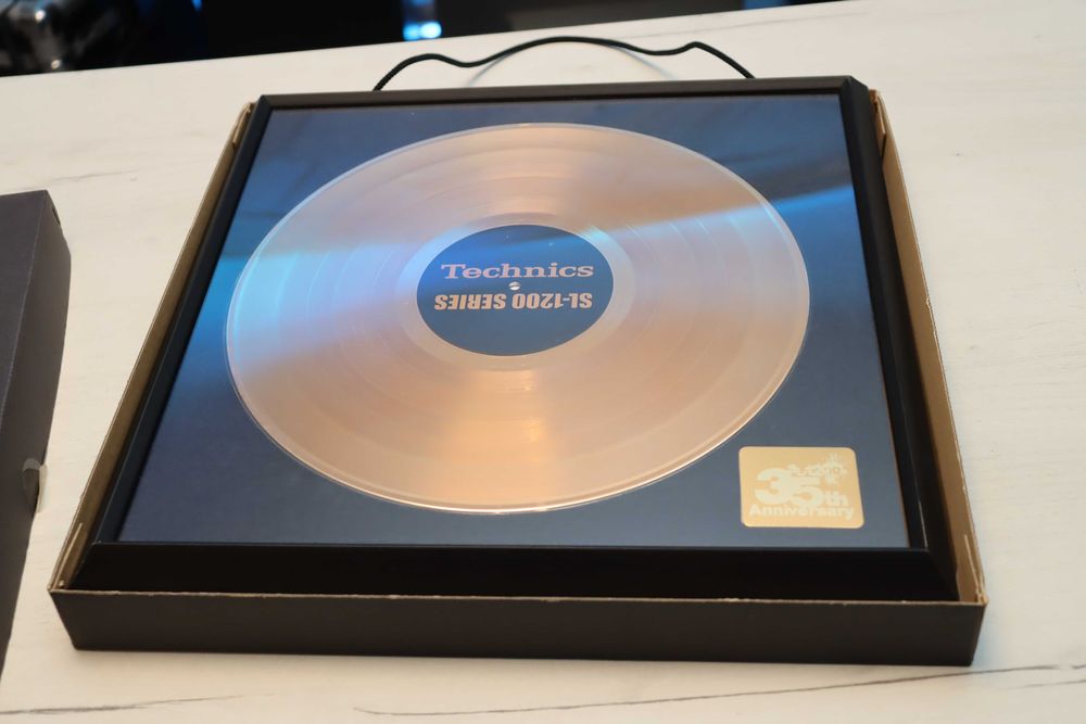 Technics SL-1200 SERIES 35th Anniversary Gold Disc Album