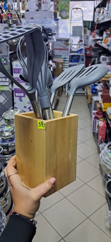 PRZYBORY KUCHENNE 6 sztuk łyżka trzepaczka + stojak