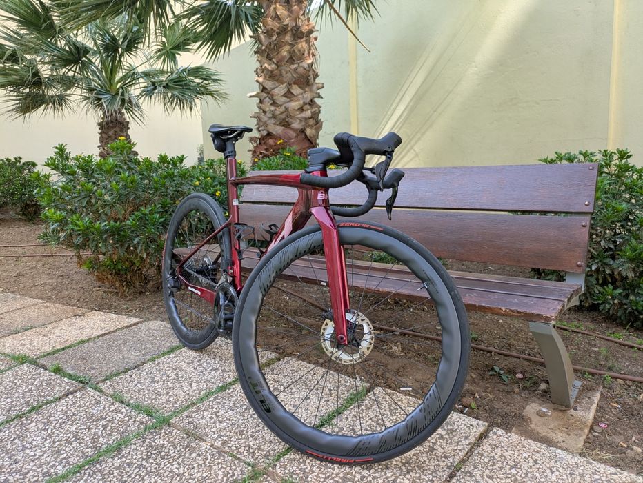 Bicicleta de estrada BH Aerolight Di2 carbono