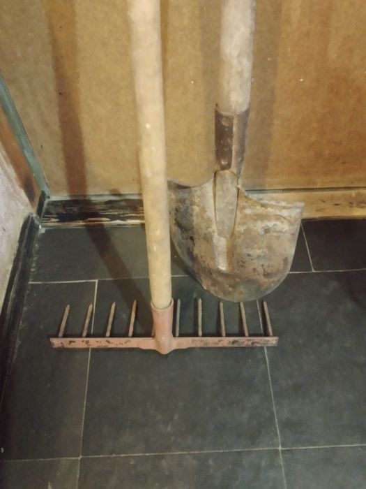 Продам садовий iнвентар по 100 грн. за кожну одиницю.