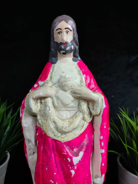 Stara gipsowa figurka Serca Jezusa