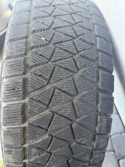 Зимова гума на позашляховик,BRIDGESTONE BLIZZAK DM-V2 245/70 R16 107S