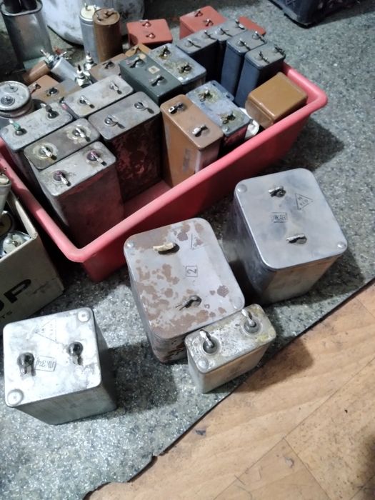 Конденсатори різні