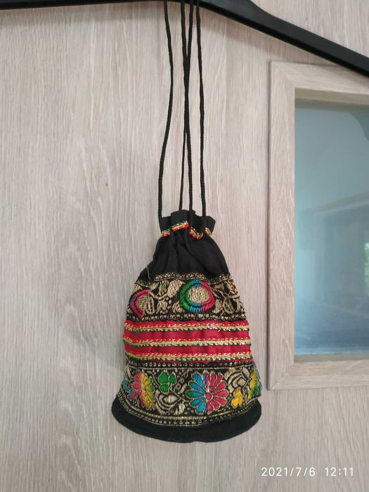 Torebka ,sakiewka indyjska wyszywana.