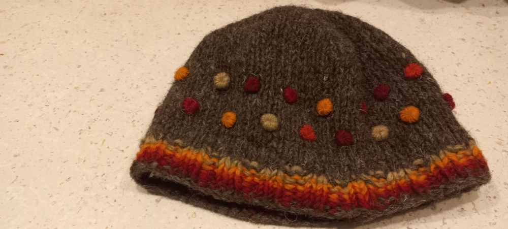 Шерстяная шапка , привезена из Непала