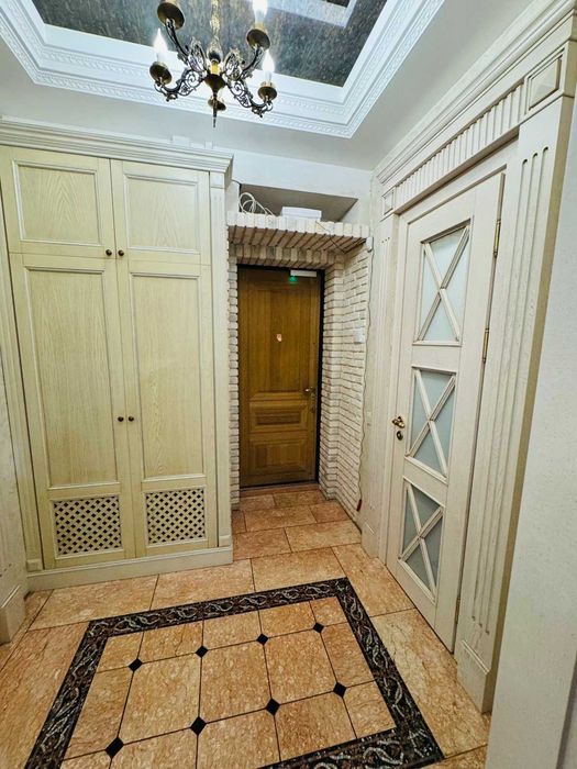 Подiл. вул. Ярославська, історичний центр, 2-к. квартира. Оренда.