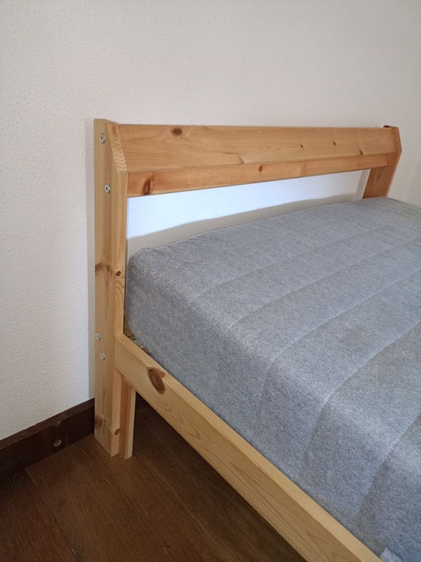 Camas IKEA solteiro c/ estrado s/colchão