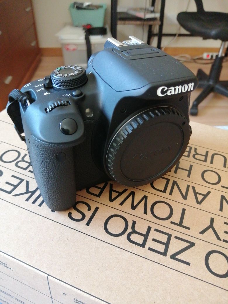 Canon 700d corpo