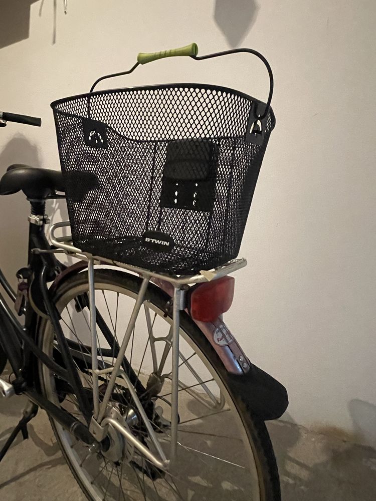 Bicicleta urbana GIANT com cesto
