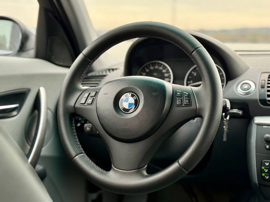 Отличное состояние! АВТОМАТ BMW 1