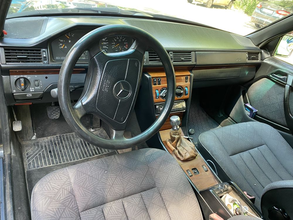 Продам атомобіль Mercedes 124 e200