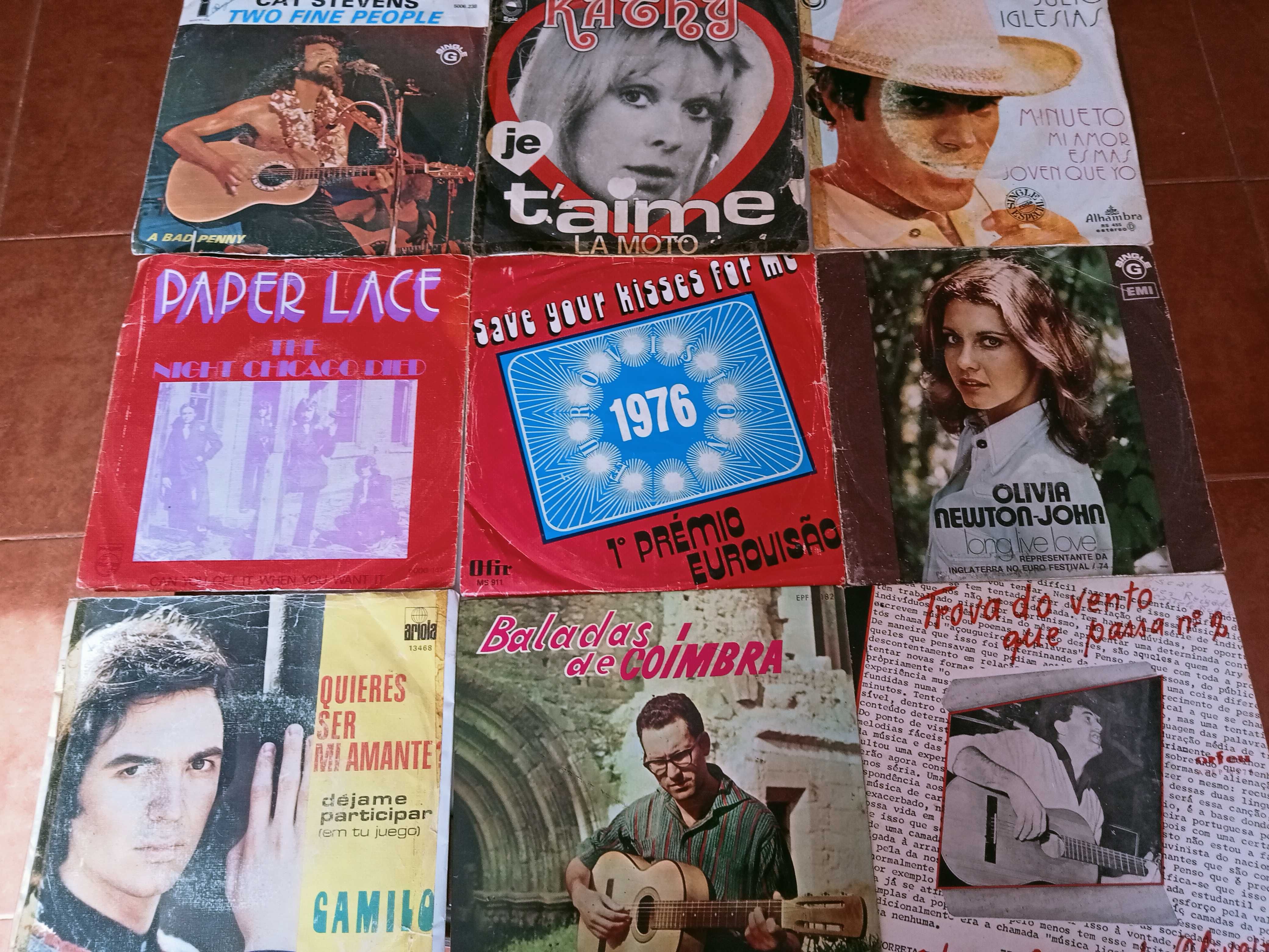Discos de Vinil, Cassetes e CDs.