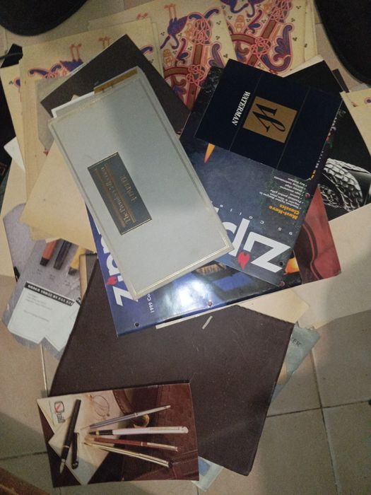 Lote de revistas da Zippo e Parker