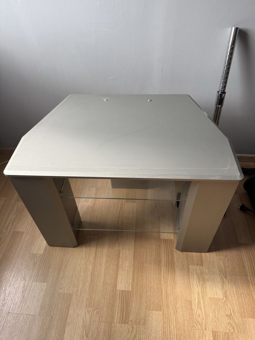Stolik pod telewizor