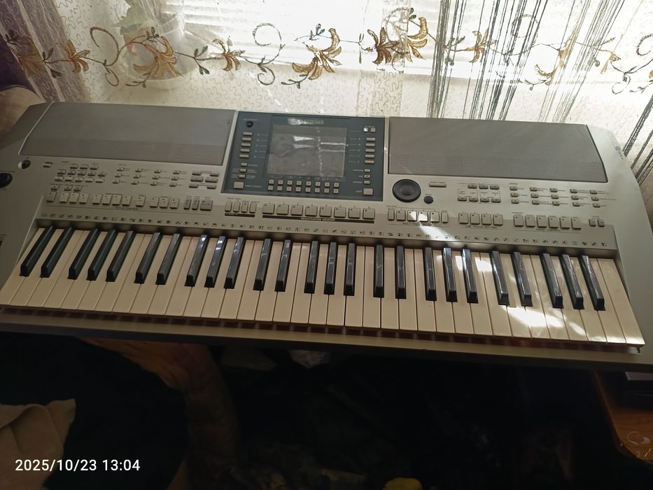 Yamaha PSR S710 в хорошому стані