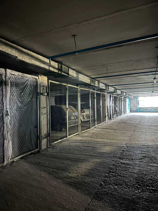 Гараж-стоянка  Північний, Коновальця   1700  у.о.