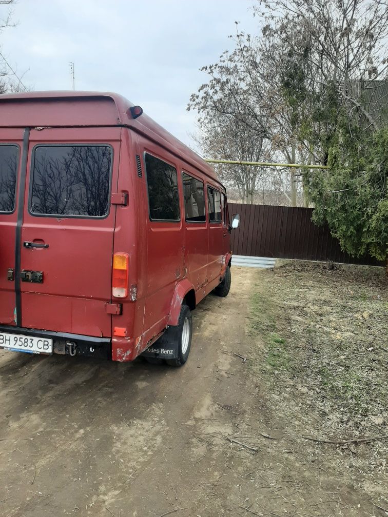 Продам Мерседес 410 автобус 16 мест