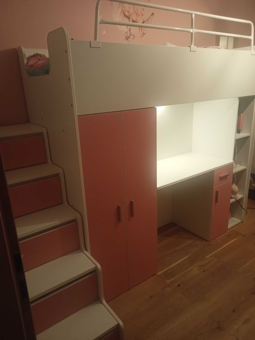 Łóżko piętrowe ze schodkami i biurkiem szafą kiki kolor biały róż mat