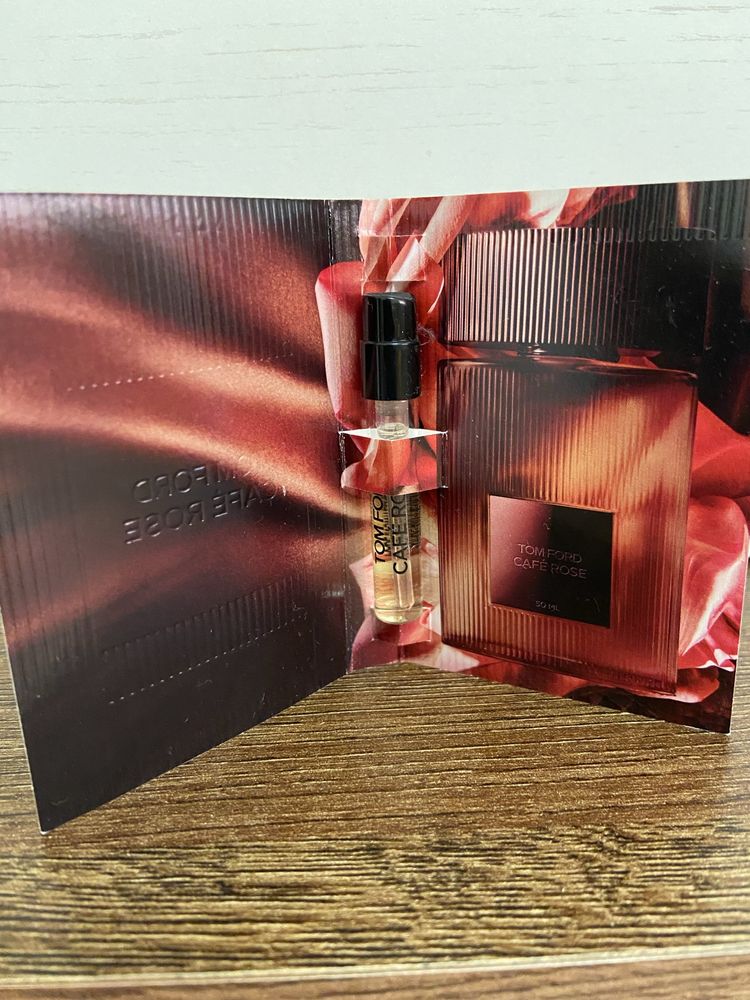 TOM FORD Cafe Rose. Парфумована вода унісекс 1,5 мл
