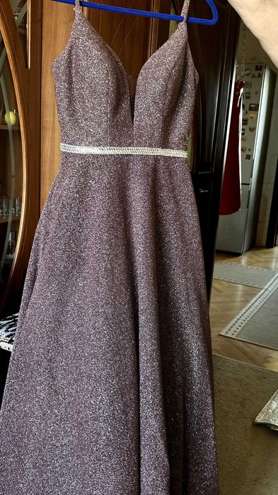 випускне плаття вишневого кольору