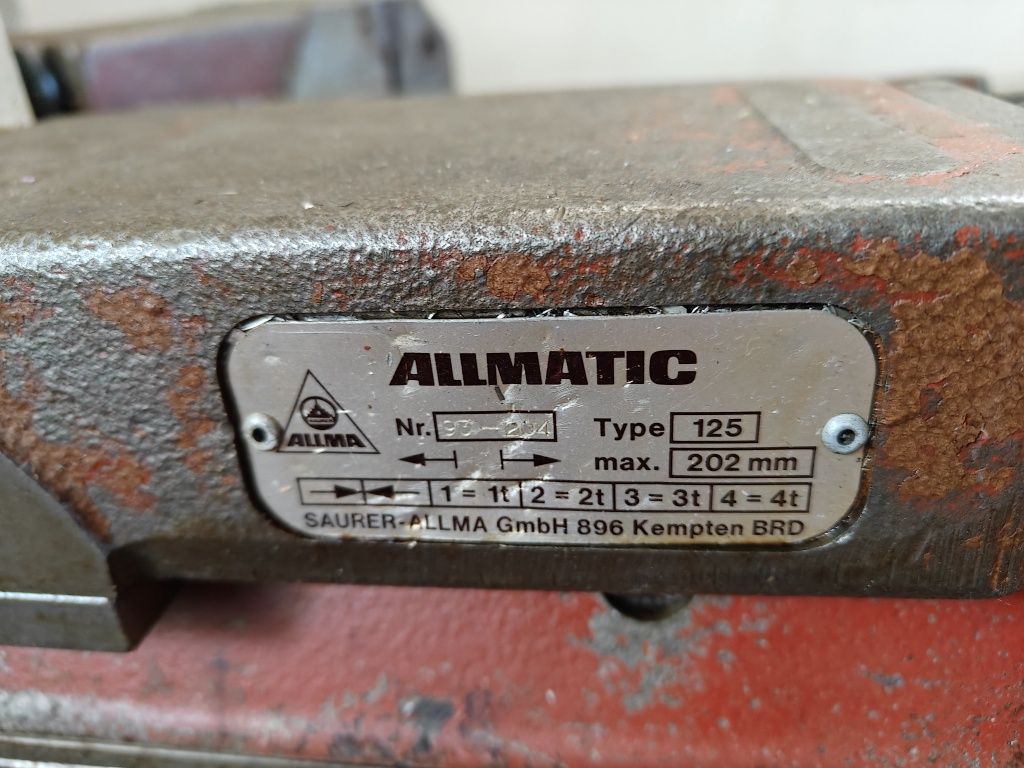 Тиски станочні , лещата Allmatic  125