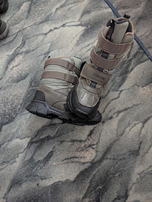 Продається зимове взуття для хлопчика