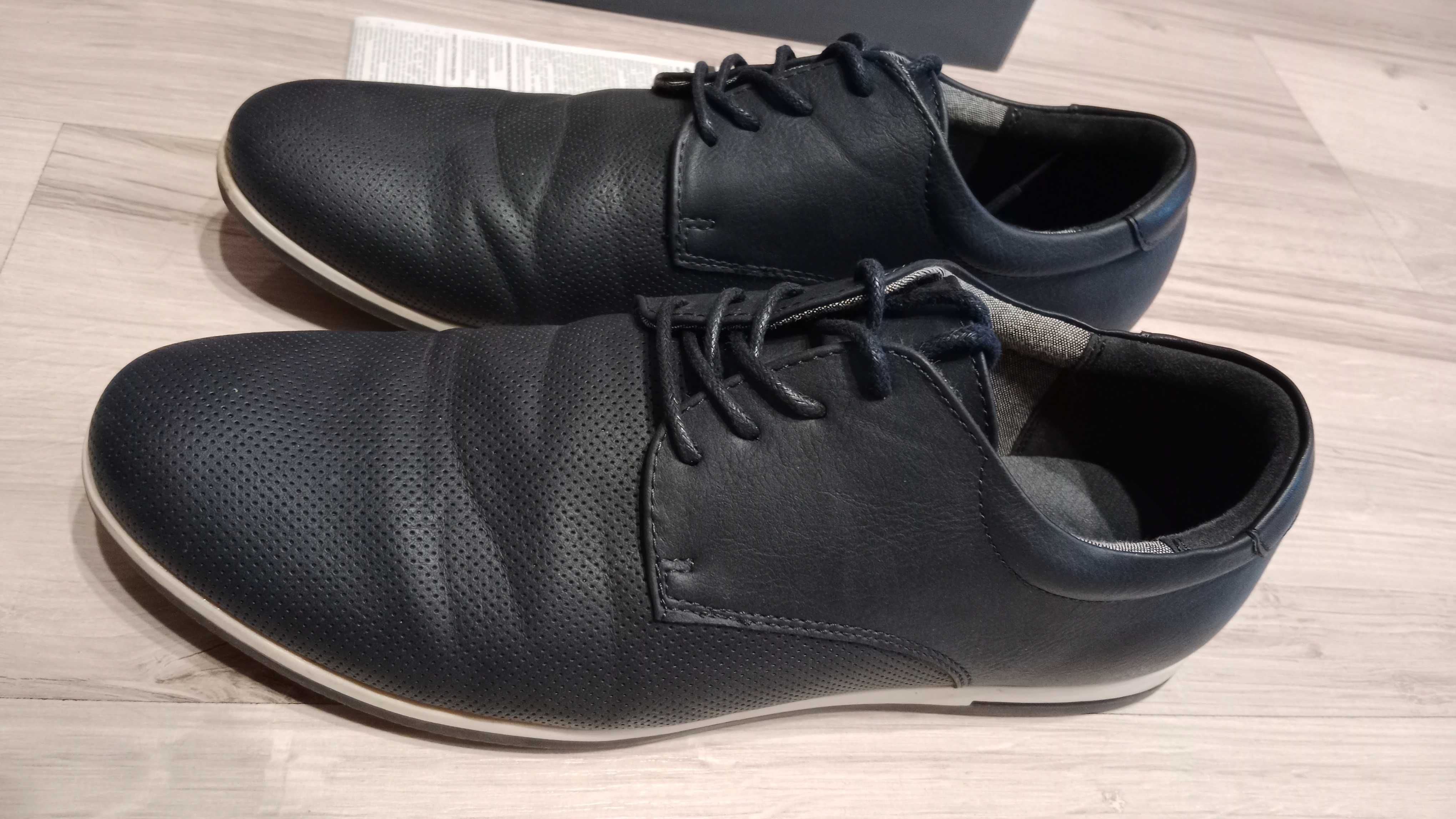 Buty męskie/młodzieżowe r.41 CCC