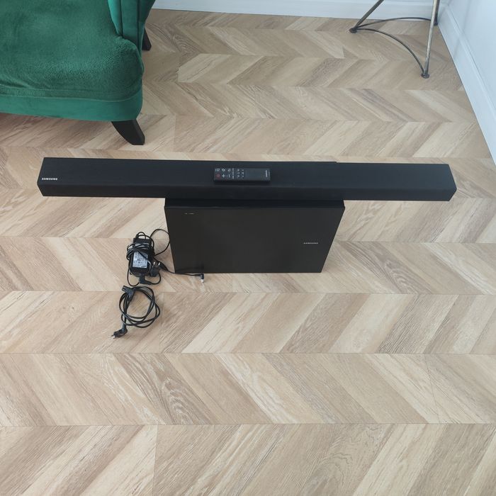 Soundbar Samsung i subwoofer hw-k 550model