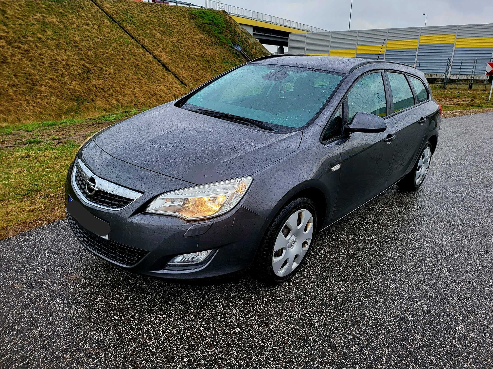OPEL ASTRA J 1.4 T klima navi android grz.fotele 6bieg hak SUPER STAN