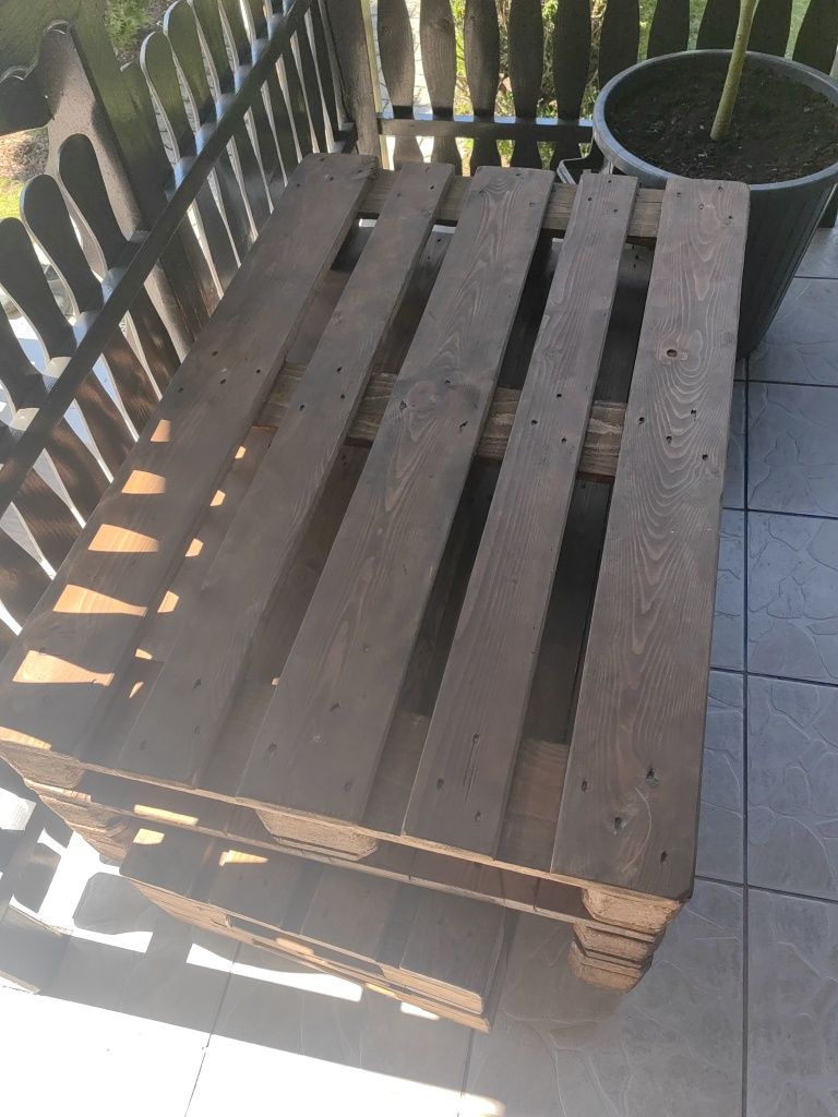 Sprzedam ławę z palet wraz z dwoma taboretami
