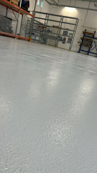 Posadzki żywiczne, żywica, hale, parkingi, garaże