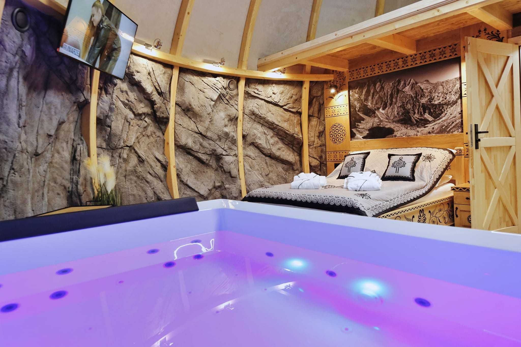 Domek Glamping z jacuzzi w środku niezapomniany nocleg w górach