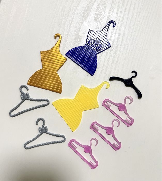 Меблі для Барбі. Оригінальний шкаф.