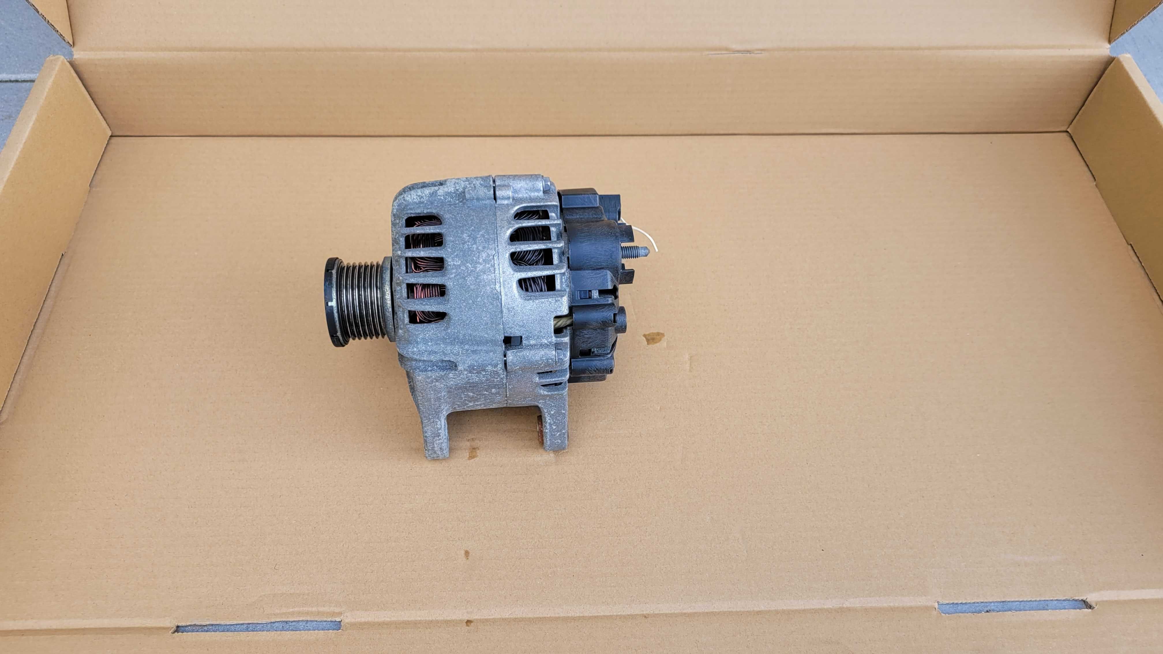 Renault Megane 3 III Scenic alternator 1.6 dci