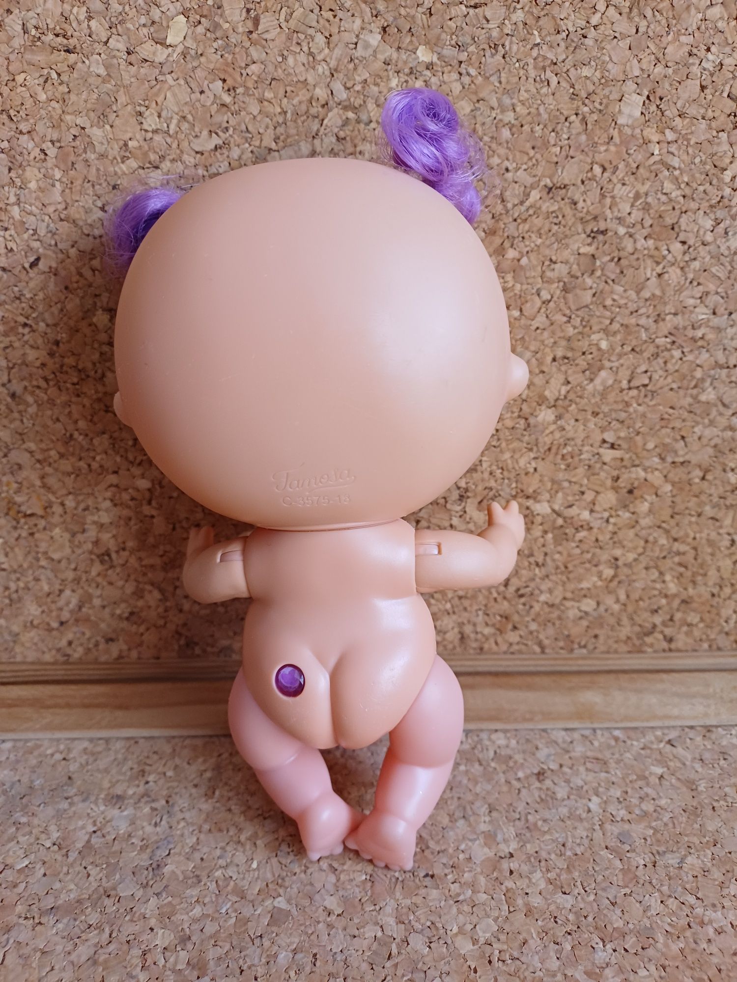 Boneca bebé com sons. Famosa. Bellies.